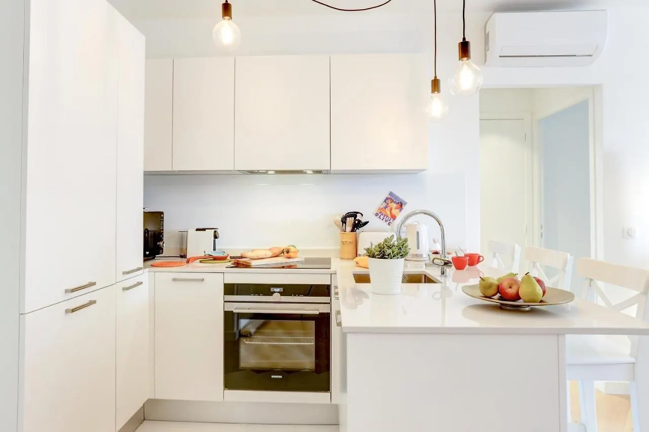 Apartment Lou C -Charmant Apt, Clim, Wifi, Refait A Neuf, 6Pers Nice France