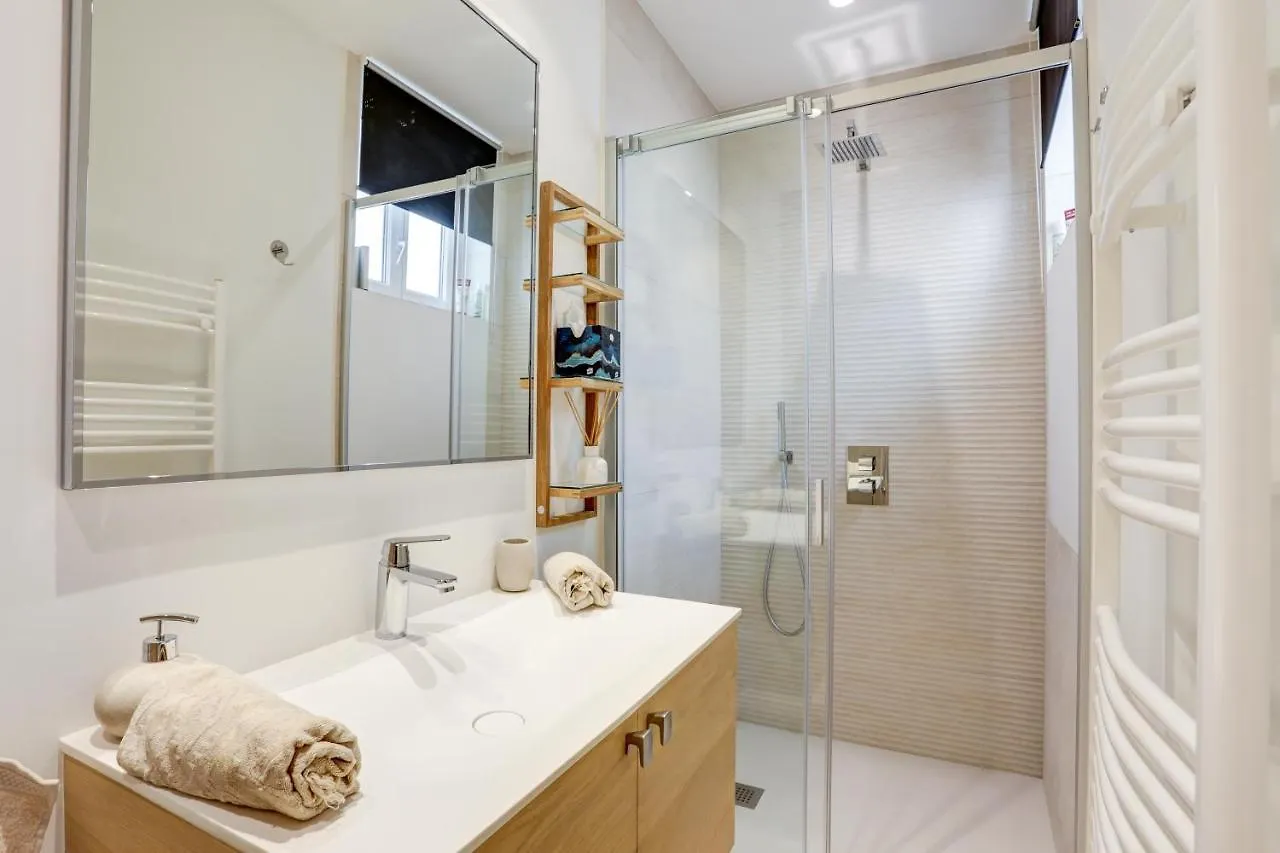 Lou C -Charmant Apt, Clim, Wifi, Refait A Neuf, 6Pers Nice 0*,  France